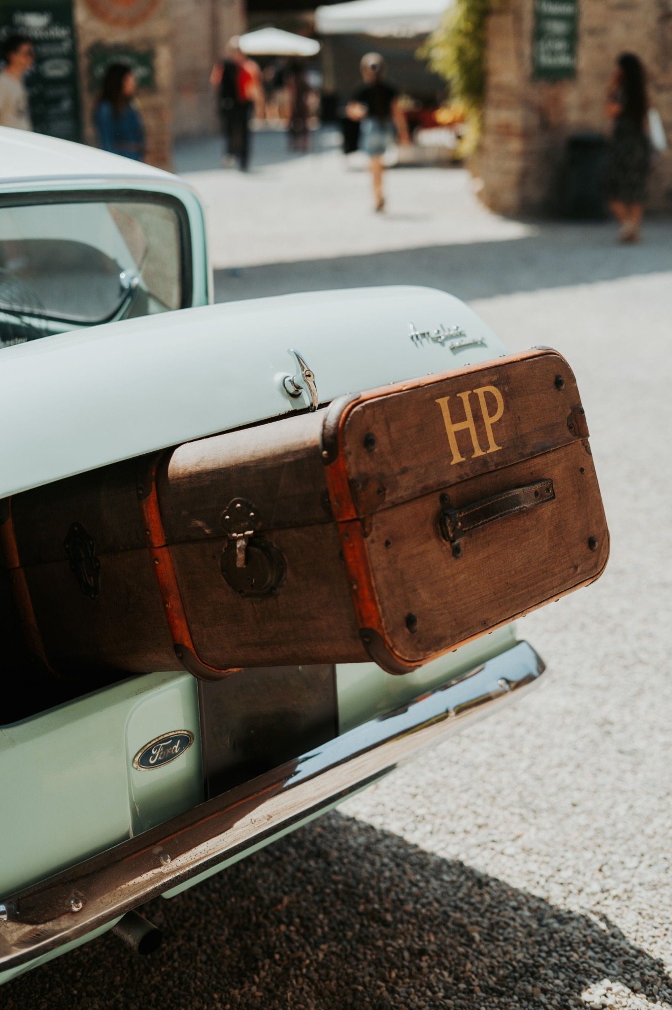 Set design - Ford Anglia 105E a noleggio per eventi e matrimoni