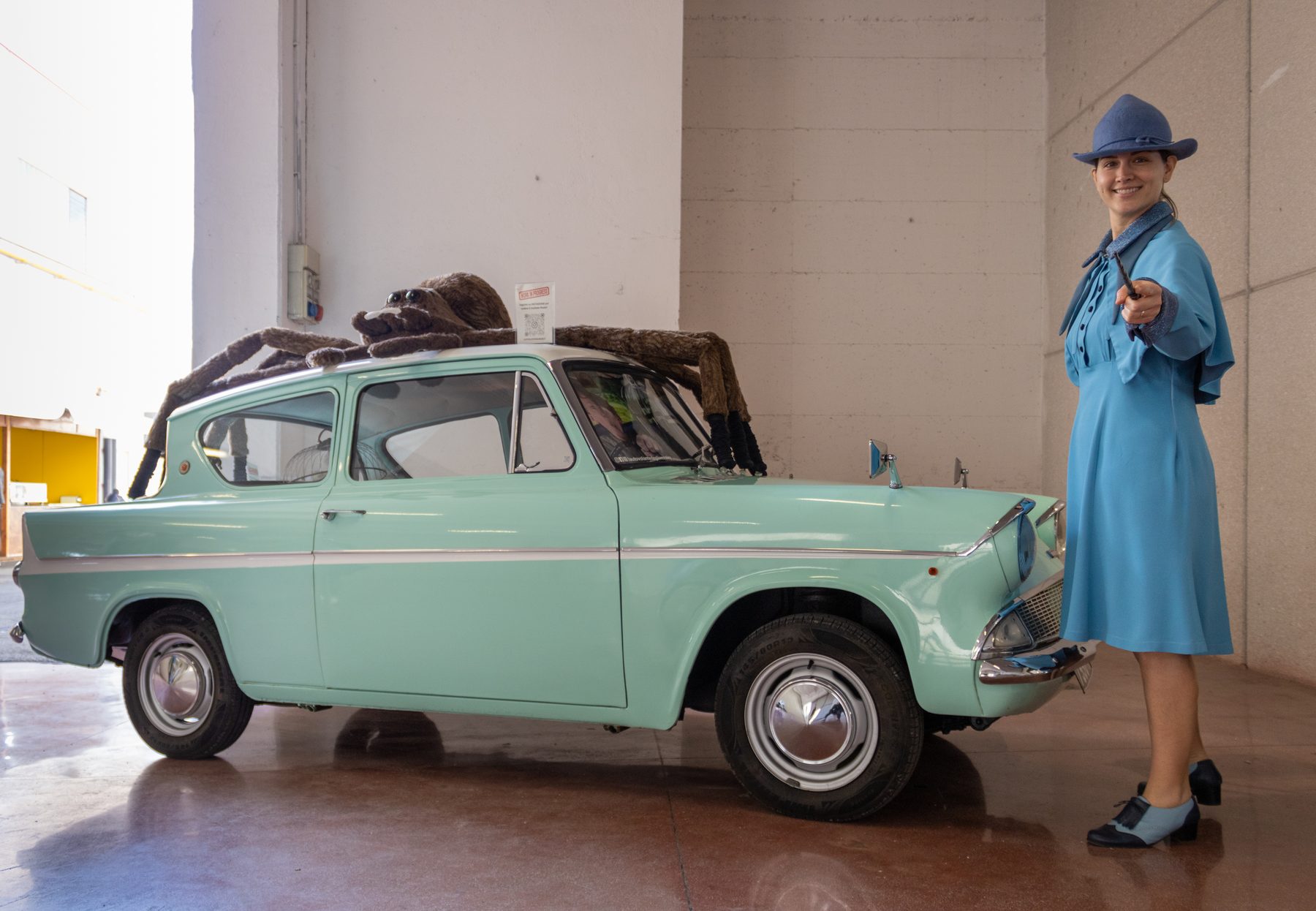 Set design - Ford Anglia 105E a noleggio per eventi e matrimoni