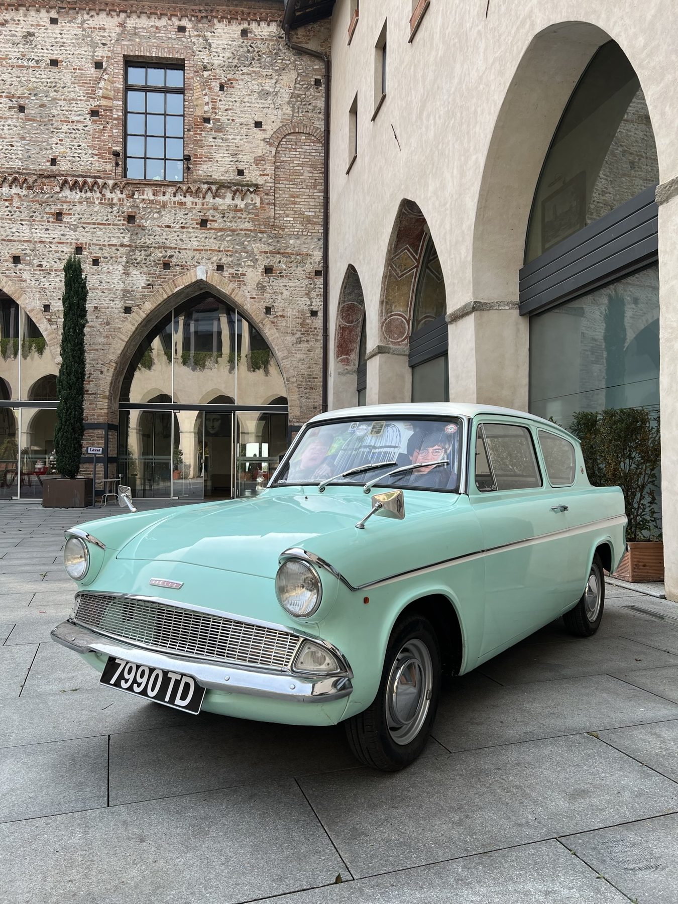Eventi - Ford Anglia 105E a noleggio per eventi e matrimoni