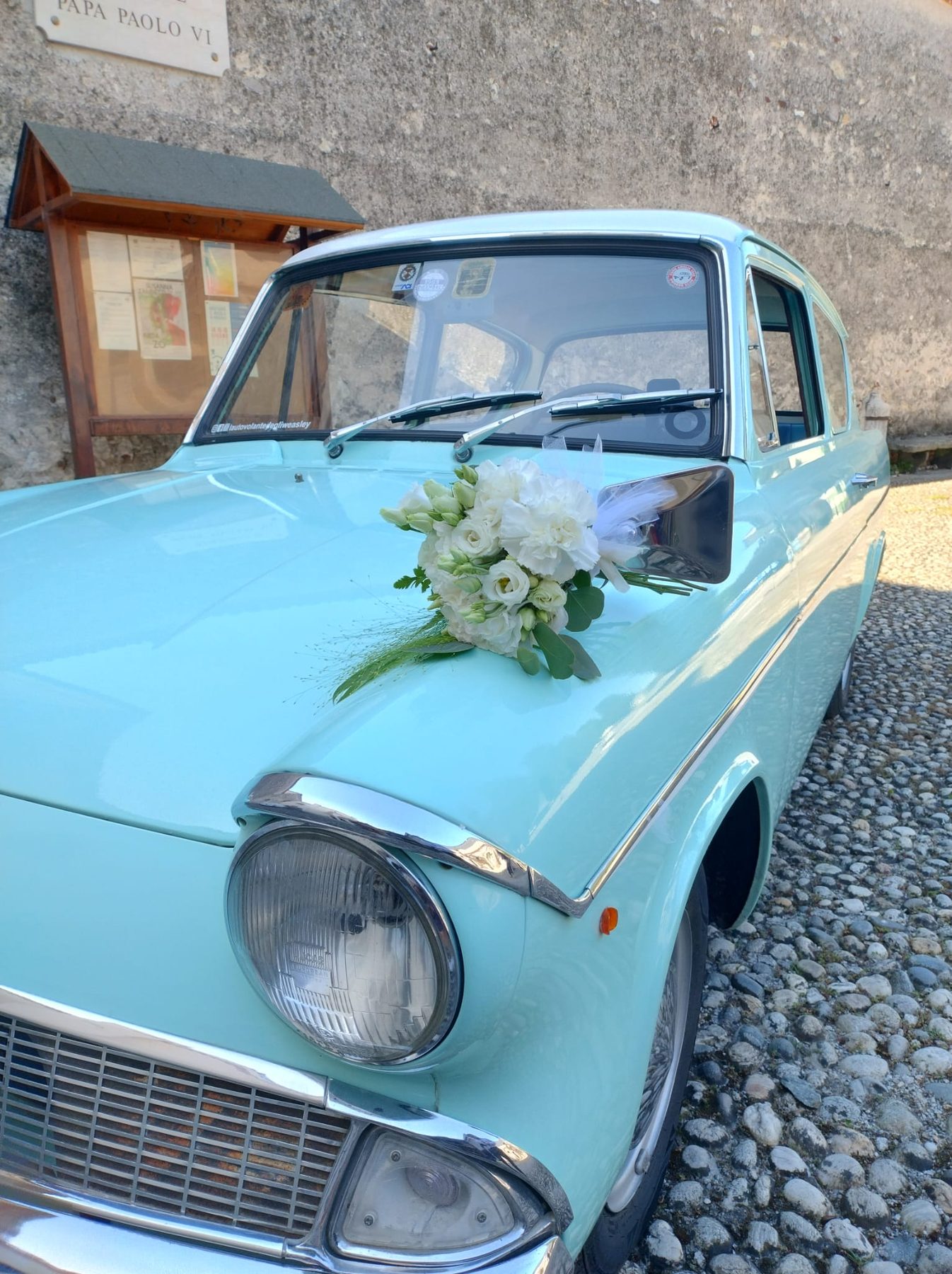 Matrimoni - Ford Anglia 105E a noleggio per eventi e matrimoni