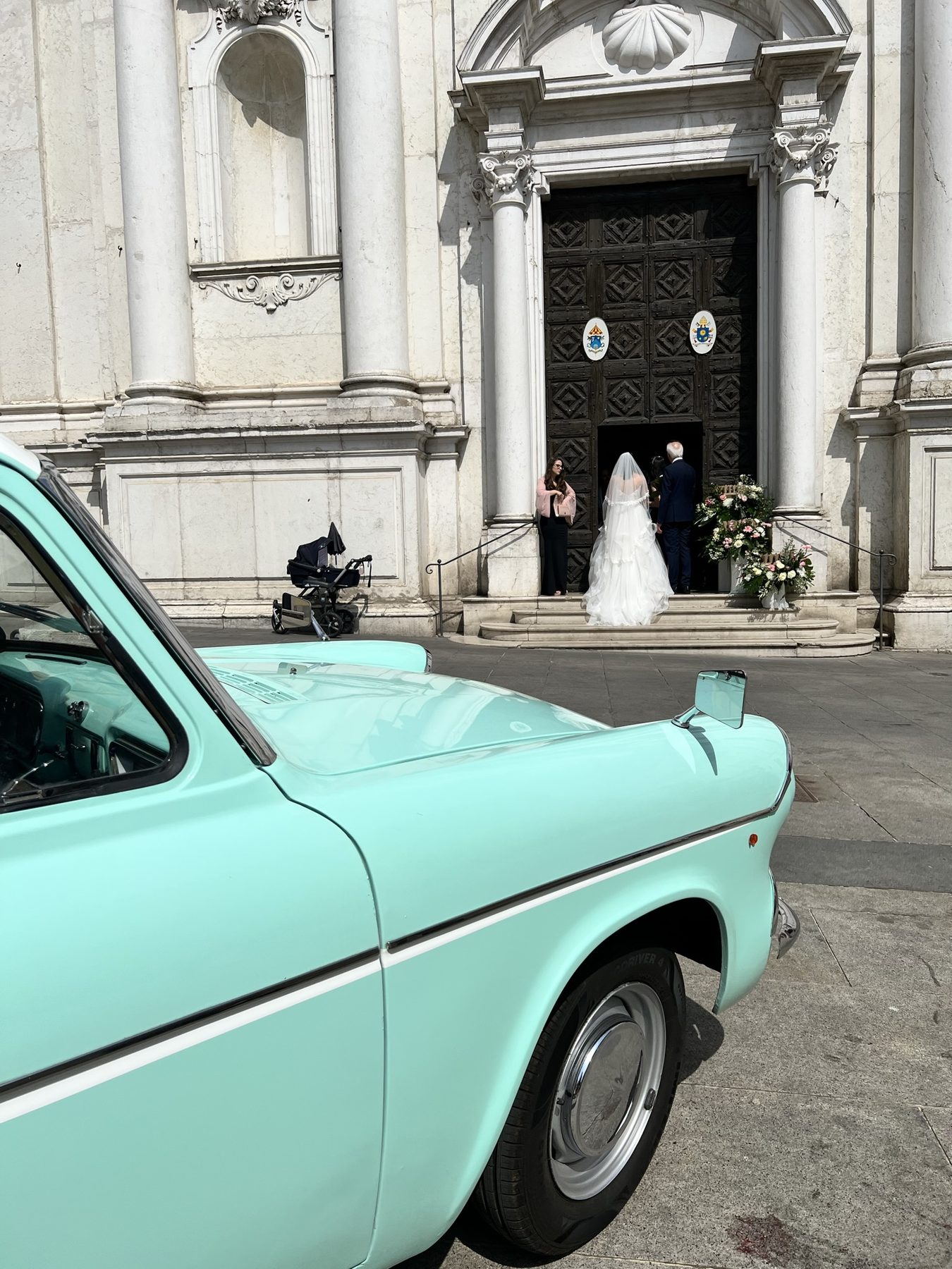 Matrimoni - Ford Anglia 105E a noleggio per eventi e matrimoni