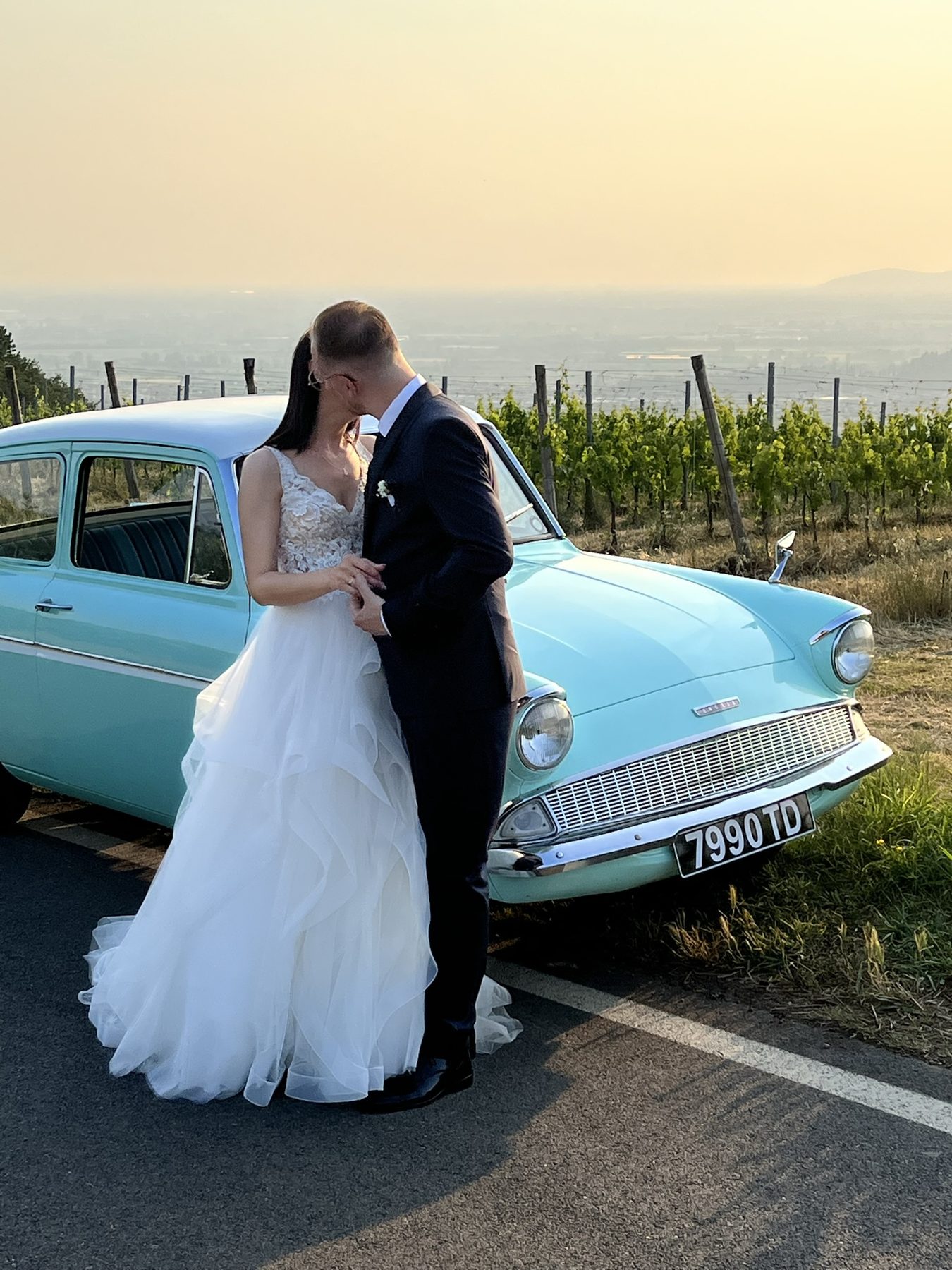 Matrimoni - Ford Anglia 105E a noleggio per eventi e matrimoni