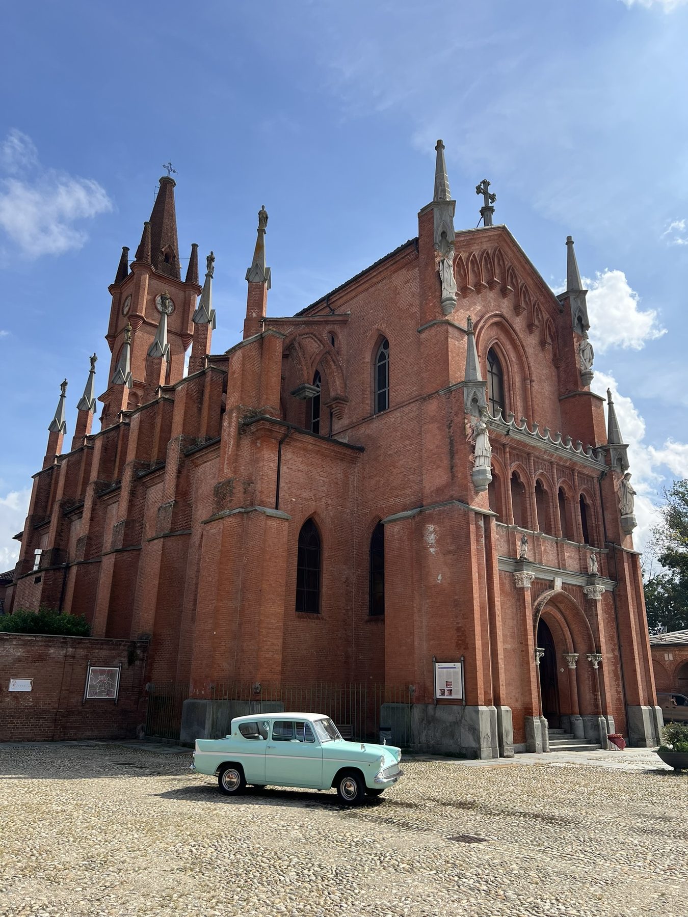 Matrimoni - Ford Anglia 105E a noleggio per eventi e matrimoni