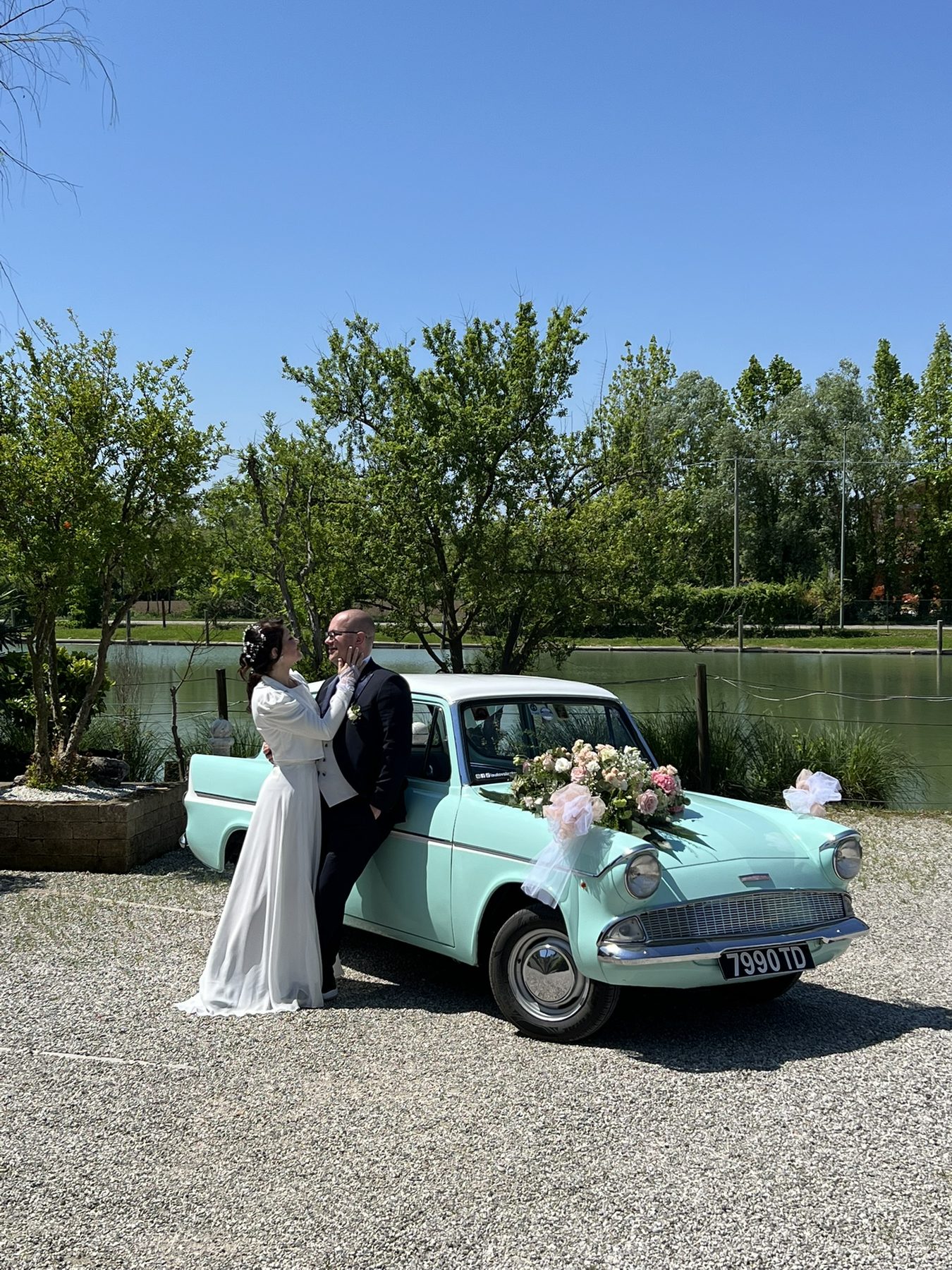 Matrimoni - Ford Anglia 105E a noleggio per eventi e matrimoni