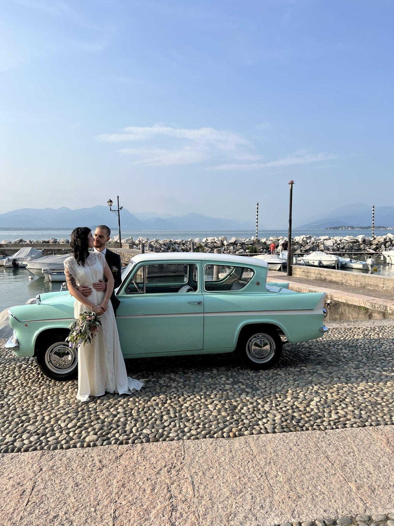Matrimoni - Ford Anglia 105E a noleggio per eventi e matrimoni