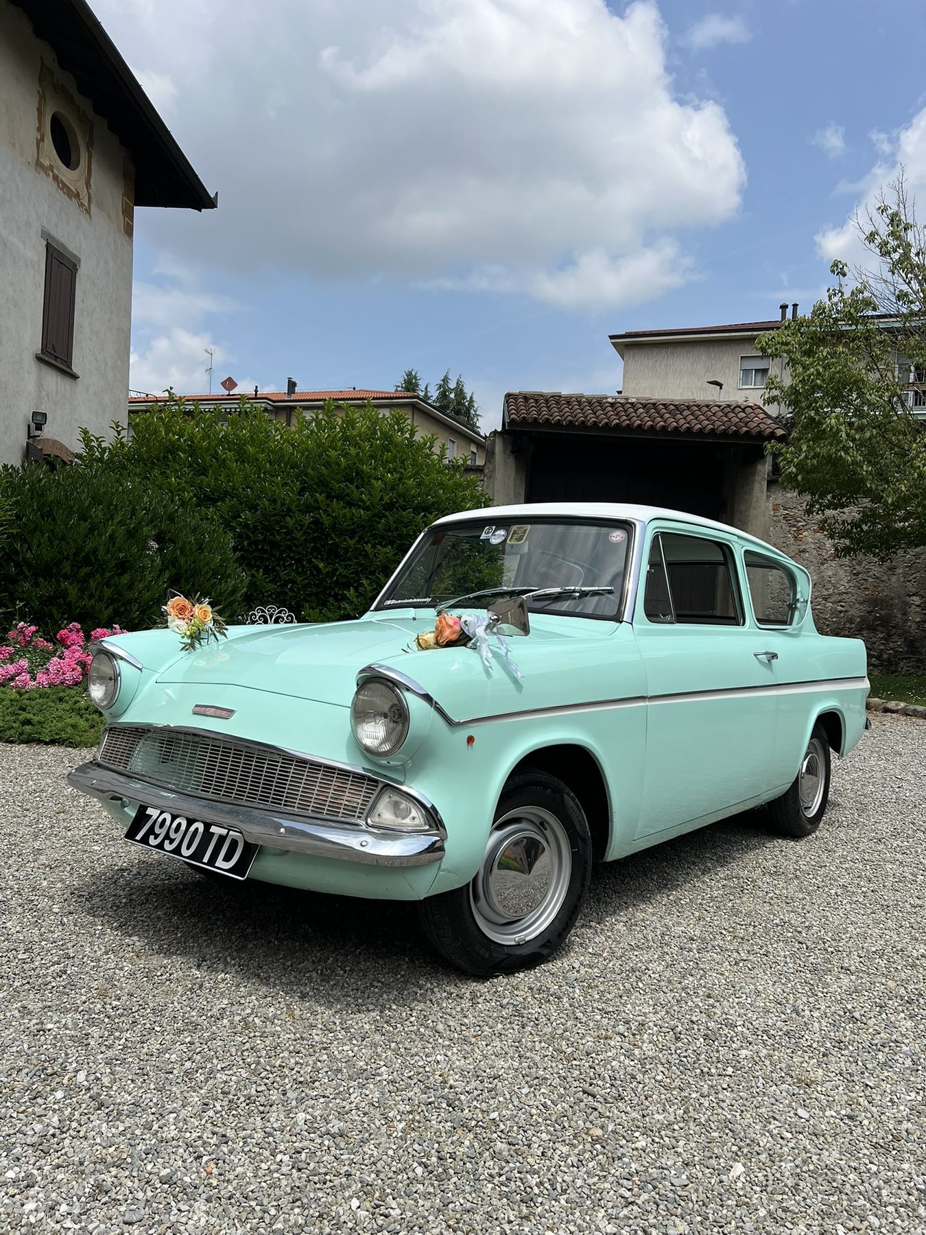 Matrimoni - Ford Anglia 105E a noleggio per eventi e matrimoni