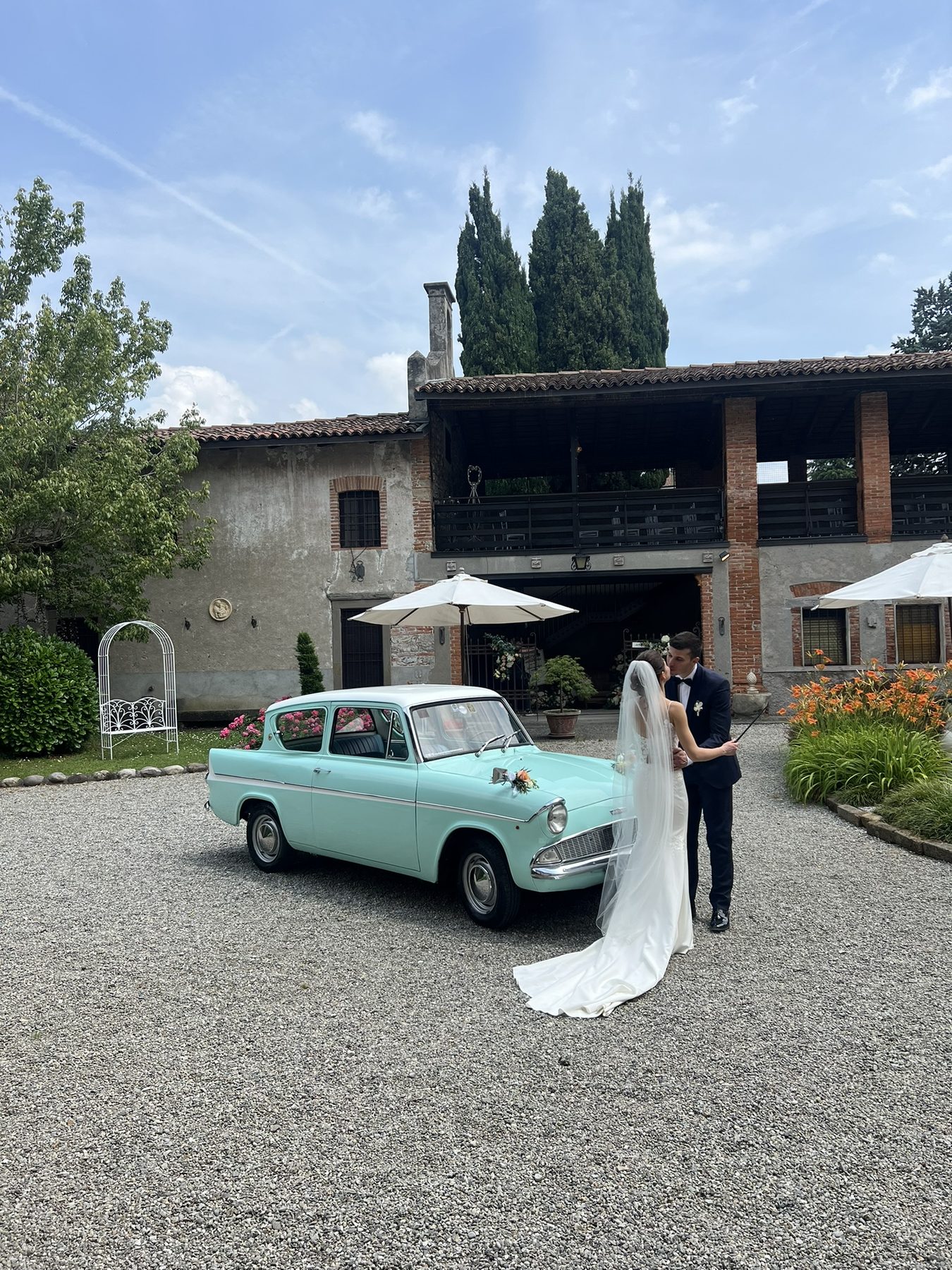 Matrimoni - Ford Anglia 105E a noleggio per eventi e matrimoni