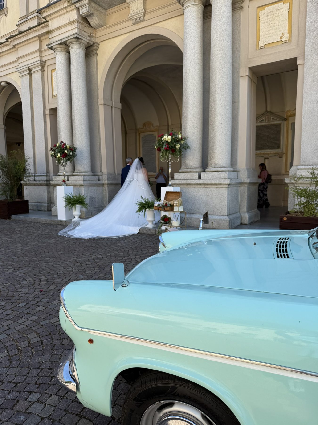 Matrimoni - Ford Anglia 105E a noleggio per eventi e matrimoni