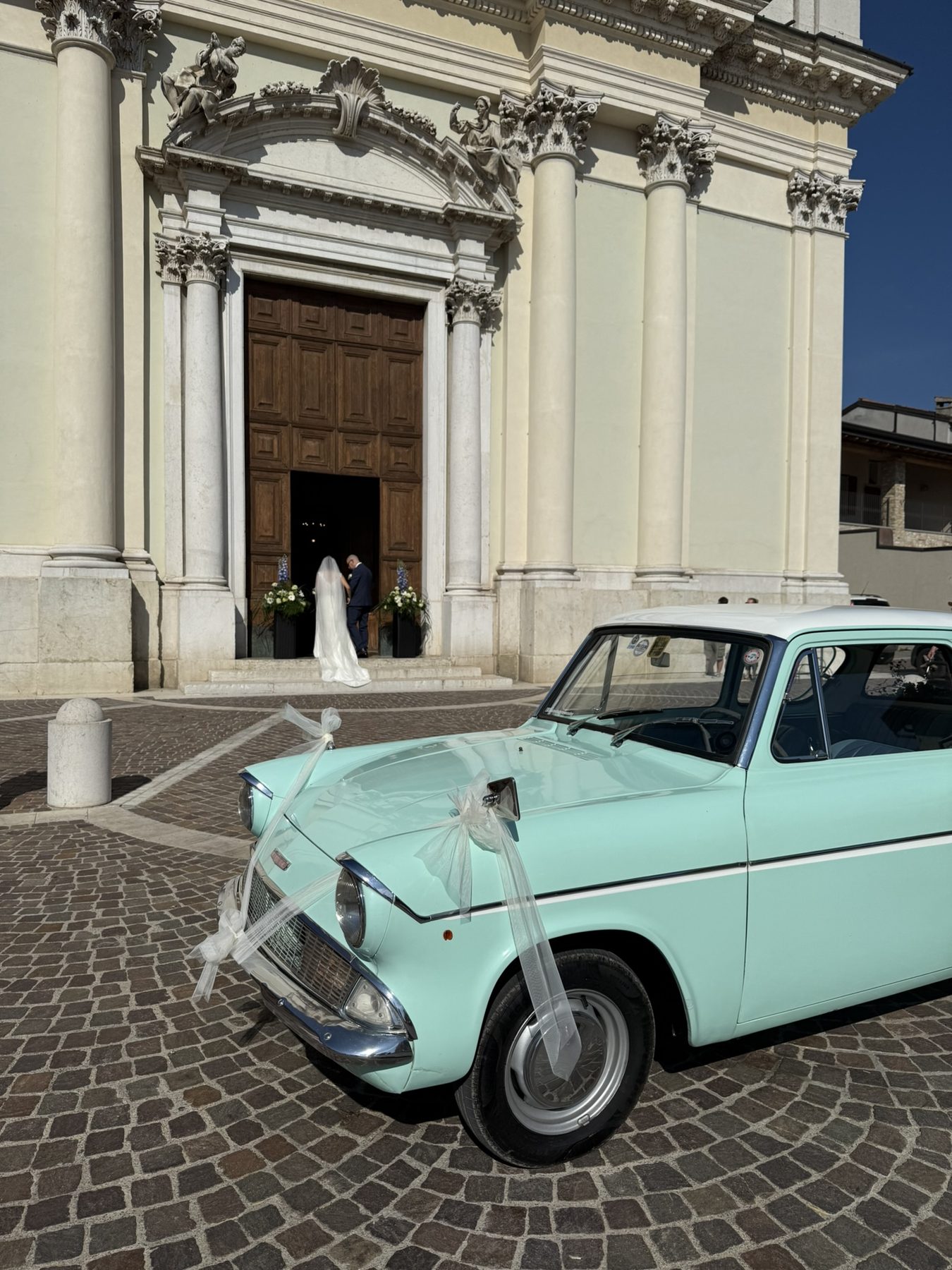 Matrimoni - Ford Anglia 105E a noleggio per eventi e matrimoni