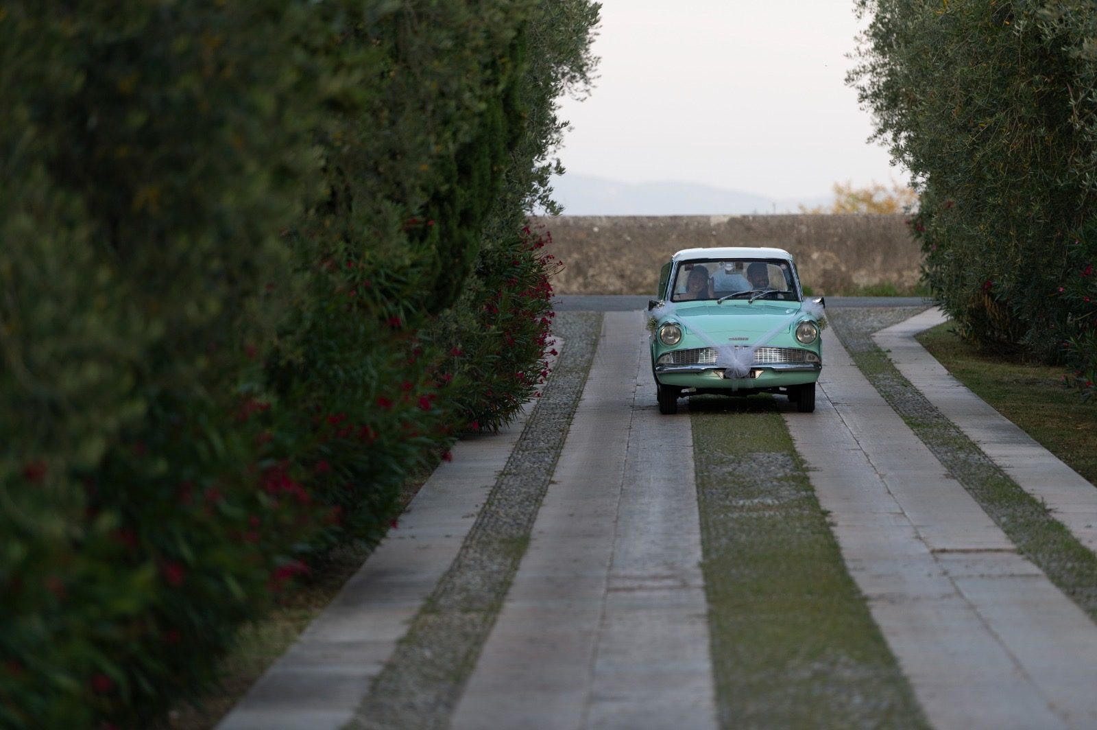 Matrimoni - Ford Anglia 105E a noleggio per eventi e matrimoni