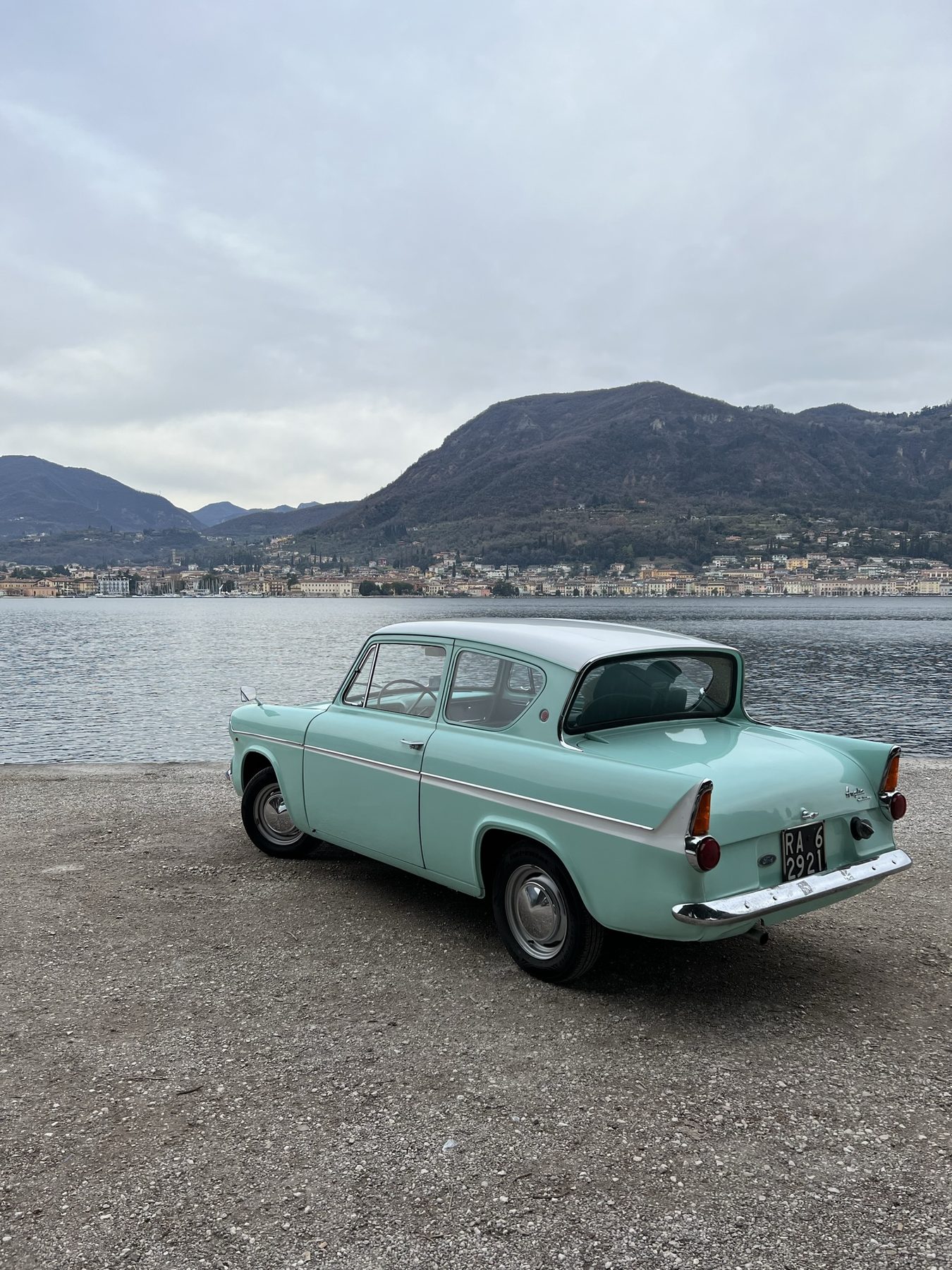 La mia Anglia - Ford Anglia 105E a noleggio per eventi e matrimoni